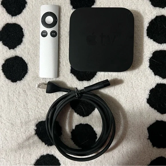 Apple TV 3rd Generation w/Remote and Power Cord, EUC, HP